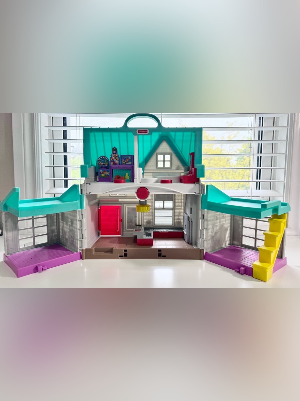 Fisher-Price Little People Big Helpers Fold-Up Playhouse - Picture 3 of 11